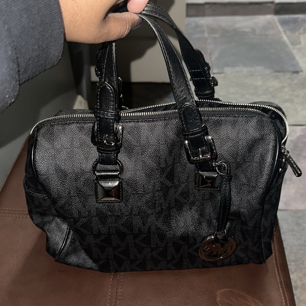 Michael Kors Leather Hangbag